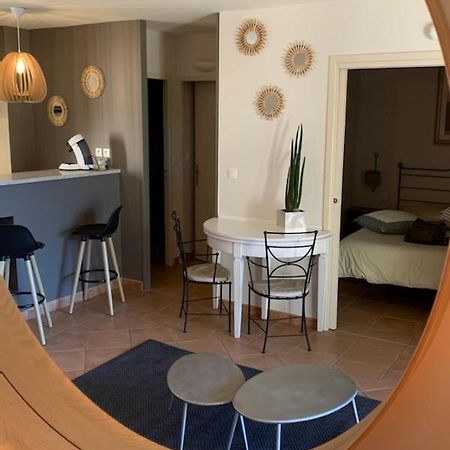 Appartement Cosy Avec Climatisation Reversible Golf De Saumane Bagian luar foto